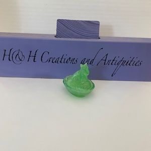 Boyd art glass Scotty dog on nest